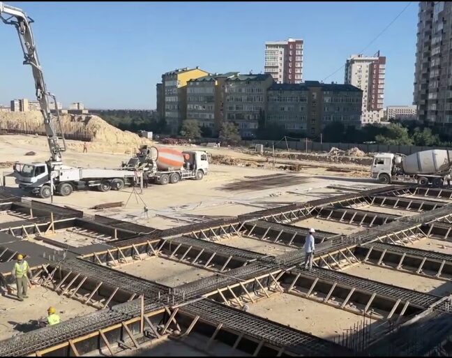 Заливка бетона под фундамент торгово-развлекательного центра «Aktau Mall» (Актау, 10 мкр.)