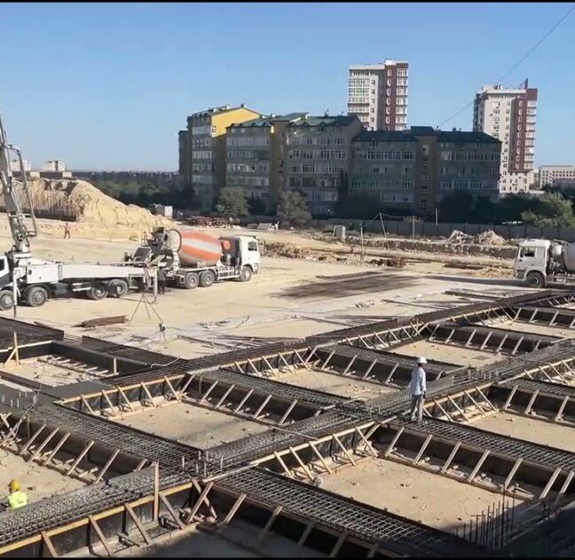 Заливка бетона под фундамент торгово-развлекательного центра «Aktau Mall» (Актау, 10 мкр.)