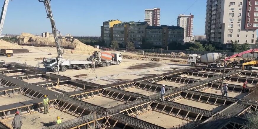 Заливка бетона под фундамент торгово-развлекательного центра «Aktau Mall» (Актау, 10 мкр.)